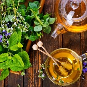 Plantes en infusion + certaines règles d'utilisation des huiles essentielles: un petit tour de piste simplifié